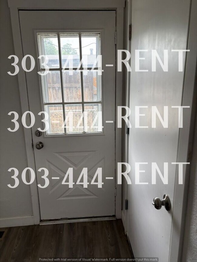 Building Photo - Welcome to this stunning 3-bedroom, 2-bath...