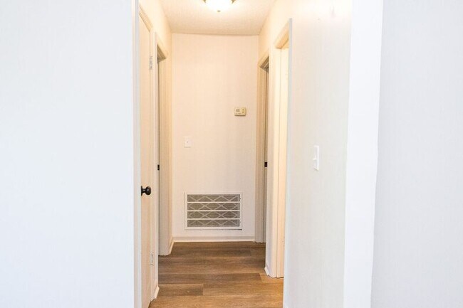 Building Photo - 6404 Middle Dr