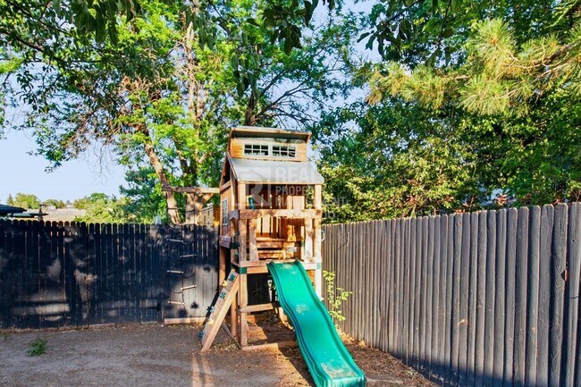 Building Photo - 660 Omega Ln
