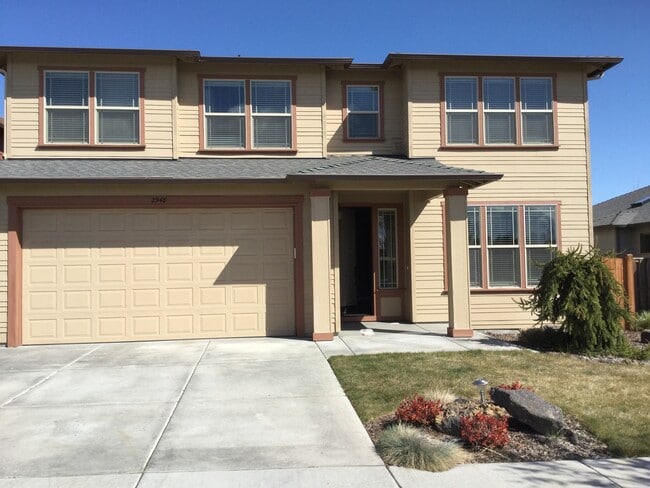 Building Photo - NE House Pet Friendly, 4 Bdrm, 2.5 Bath, Bonus Room, Office, Gas Heat/fireplace, A/C