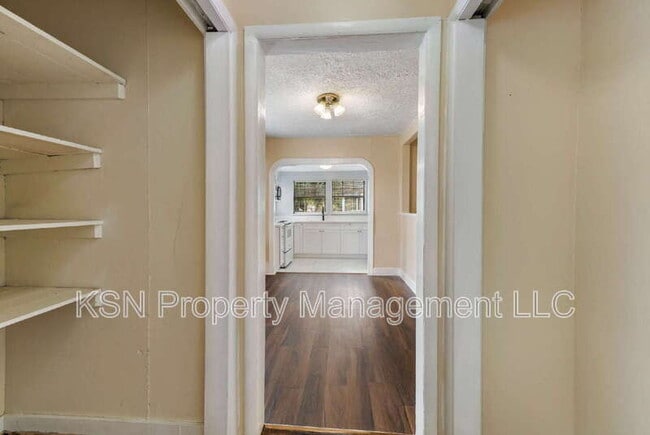 Building Photo - 1921 Reynolds St