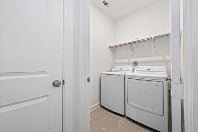 Building Photo - 5802 Reef Rdg Dr