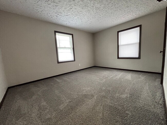 Building Photo - 305-307 18th Ave Moline, IL