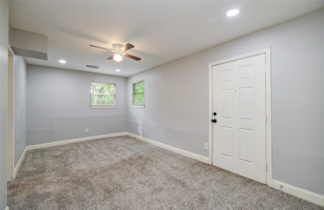 Building Photo - 6830 New York St