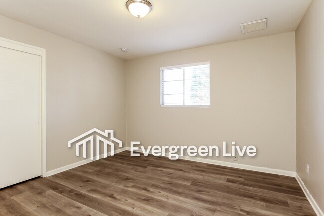 Building Photo - 3308 W Cactus Wren Dr