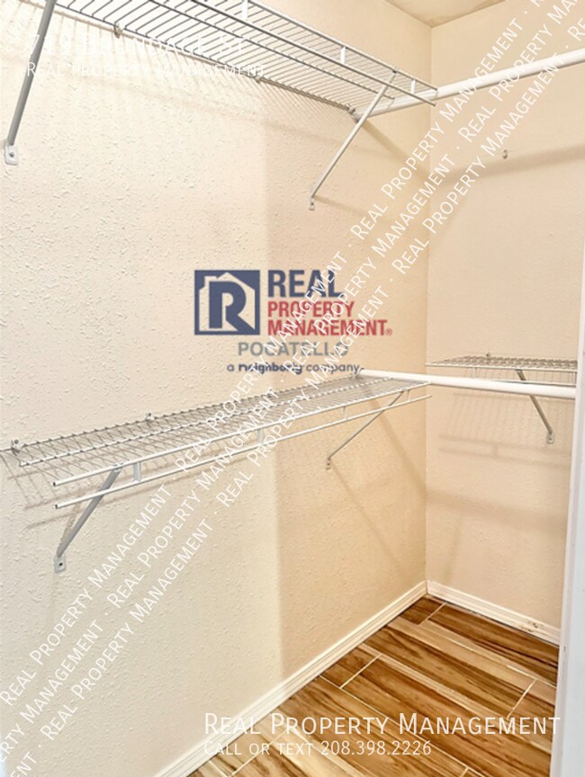 Building Photo - 719 Brundage St