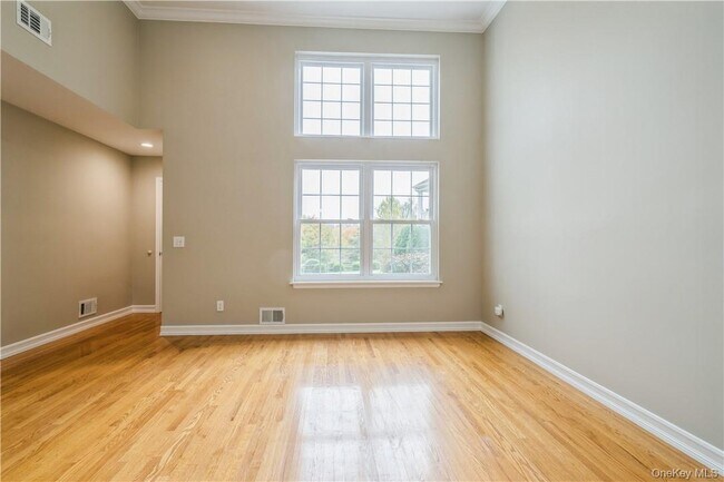 Building Photo - 27 The Knolls