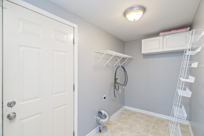 Building Photo - 2761 Dee Peppers Dr