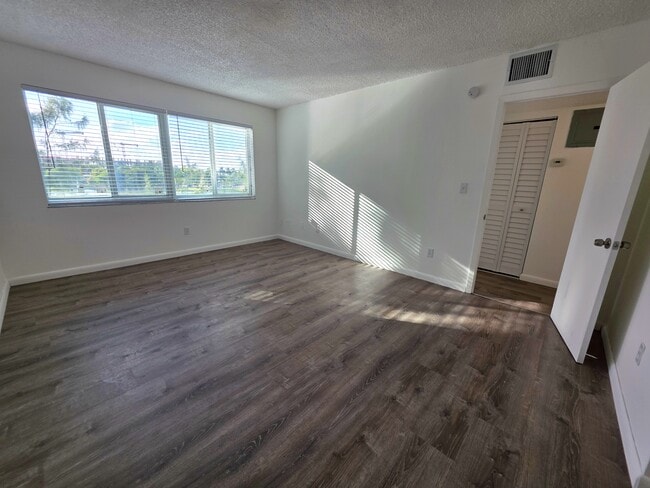 Building Photo - 14850 Naranja Lakes Blvd