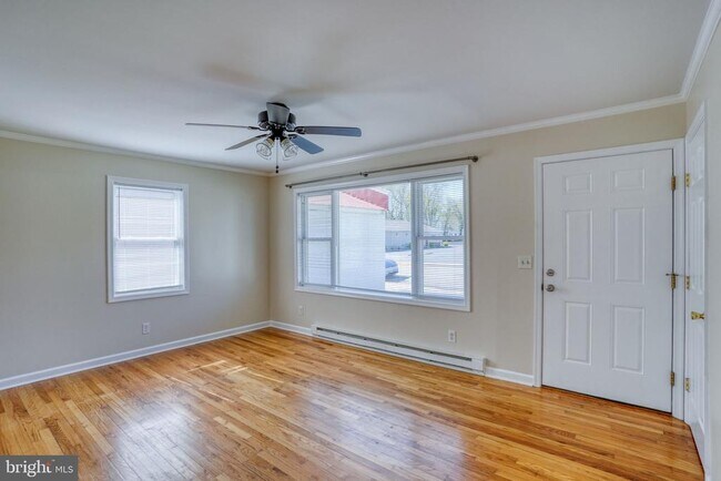 Building Photo - 206 N Main St