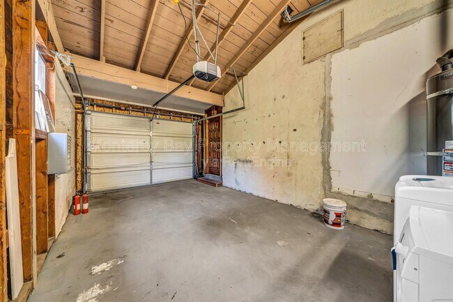 Building Photo - 2100 David Ave
