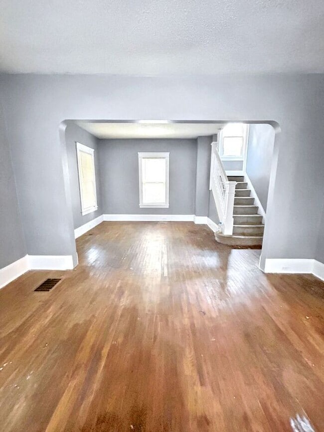 Building Photo - 3901 W 36th St