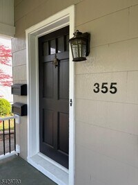 Building Photo - 355 Elm St