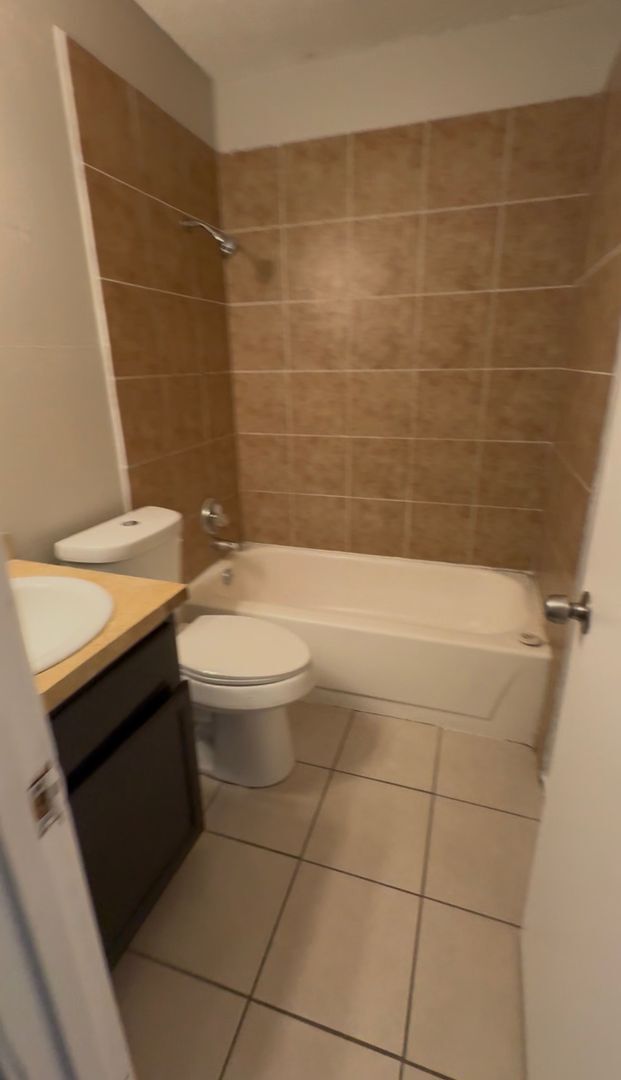 Building Photo - Gated & Affordable-Move in special!