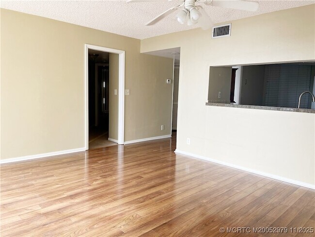 Building Photo - 9500 S Ocean Dr