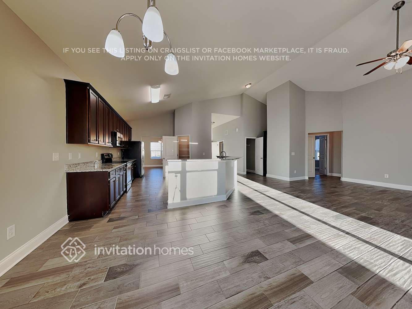 Building Photo - 2813 Santiago Circle