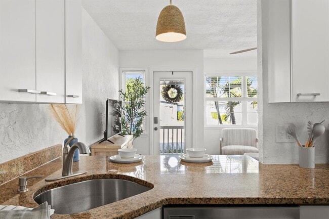 Building Photo - 13304 2nd St E