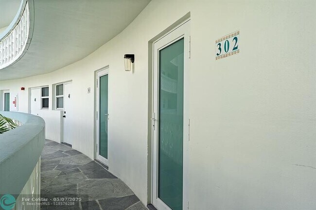 Building Photo - 3250 NE 28th St