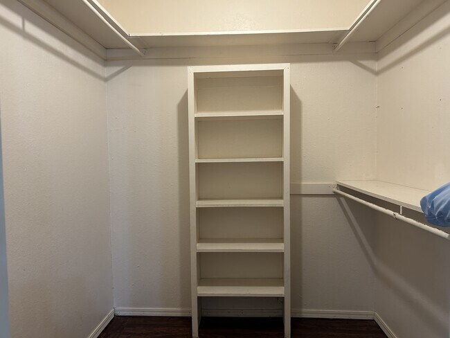 Building Photo - 6305 Bingham Ct