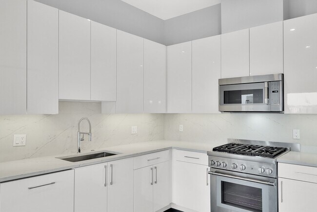 Building Photo - 771-781 Harrison Ave