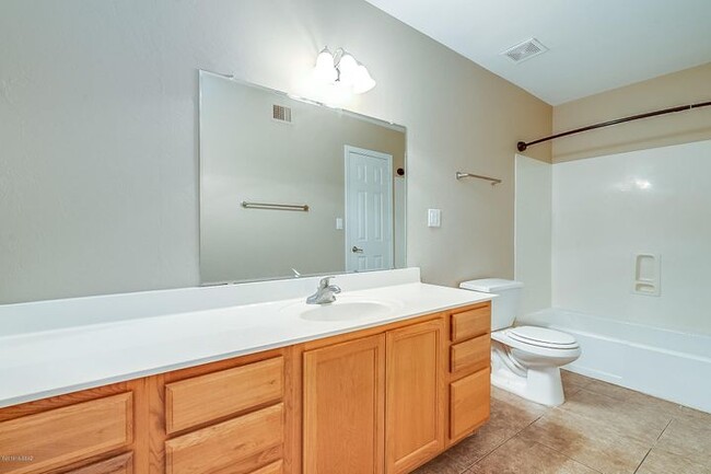 Building Photo - 904 N Desert Ave