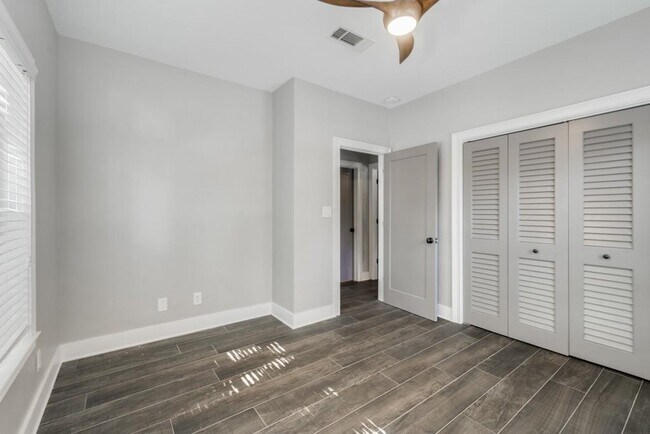 Building Photo - 240 Renaissance Pkwy NE