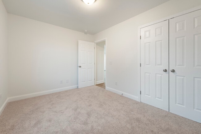 Building Photo - 517 W Cemetery St