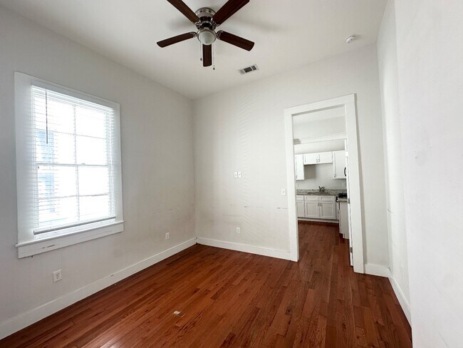 Building Photo - Beautiful! 1 Bedroom 1 Bath Duplex in Central City!