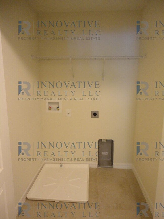 Building Photo - 3BR/2.5BA Town Home in Aloma Trails Commun...