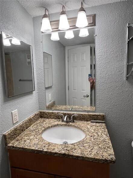 Building Photo - 2630 Coconut Bay Ln