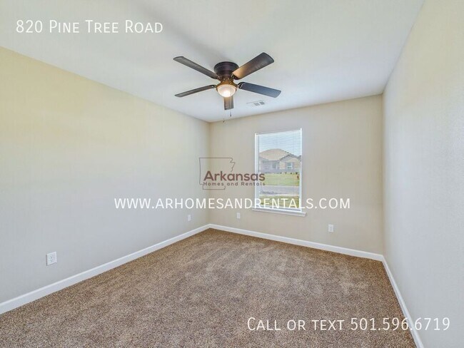 Building Photo - 820 Pine Tree Rd