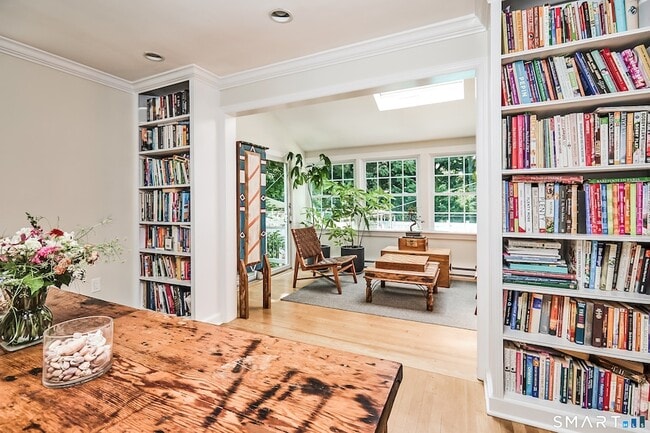 Building Photo - 188 Compo Rd S