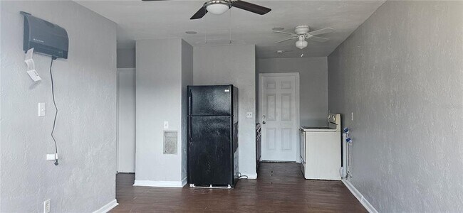Building Photo - 430 N Charles St