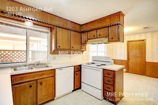 Building Photo - 3203 Ashford Ave