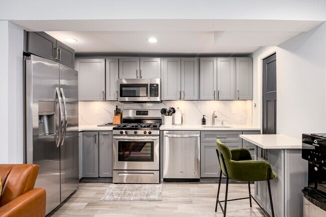 Building Photo - 294 4th St