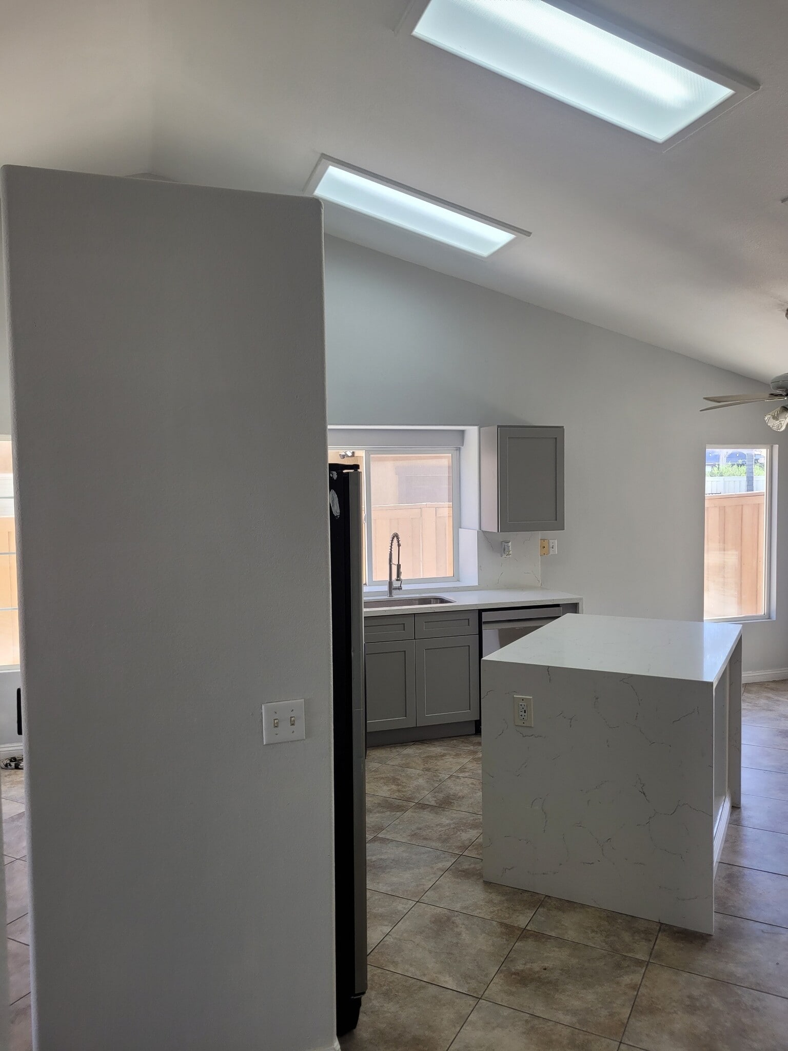 Building Photo - 18885 Oakview Way