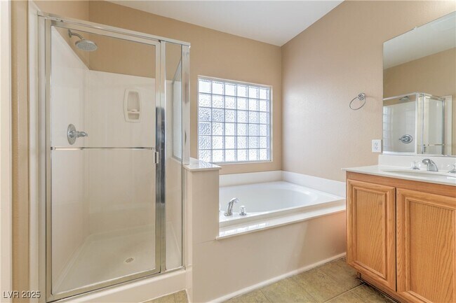 Building Photo - 121 Pettswood Dr