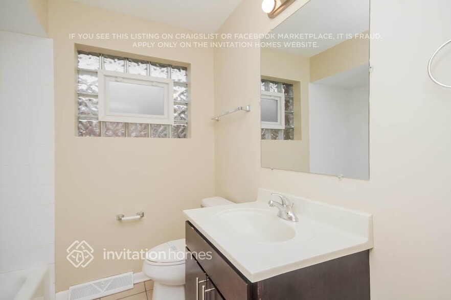 Building Photo - 3832 East Ave