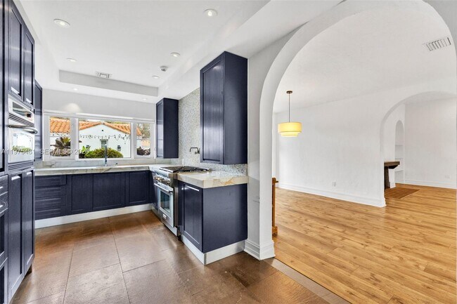 Building Photo - 113 NE 101st St