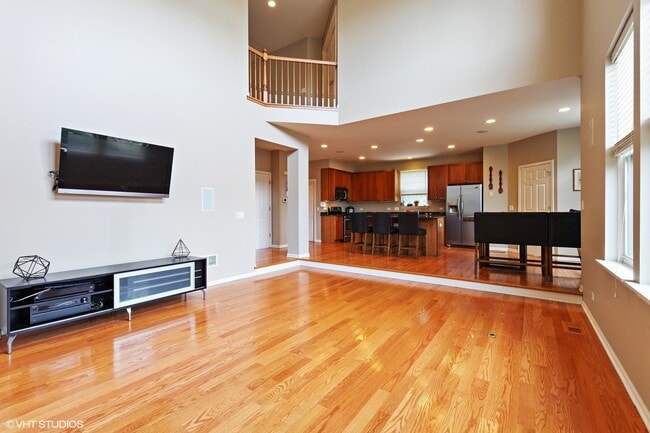 Building Photo - 800 Deroo Lp