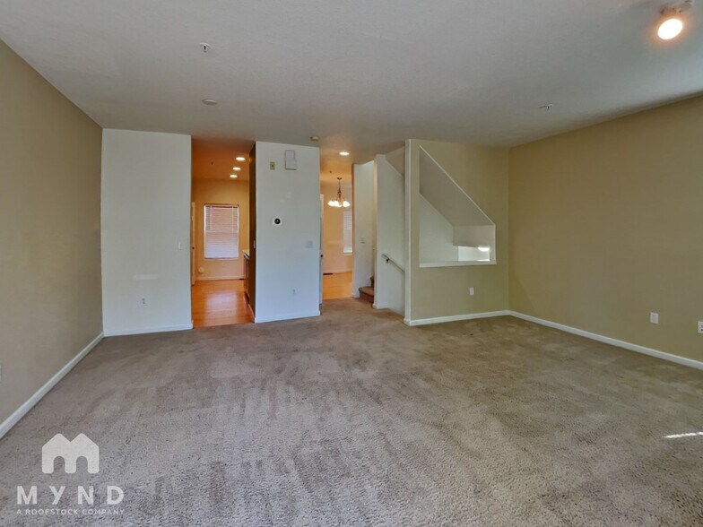 Building Photo - 15390 SW Mallard Dr