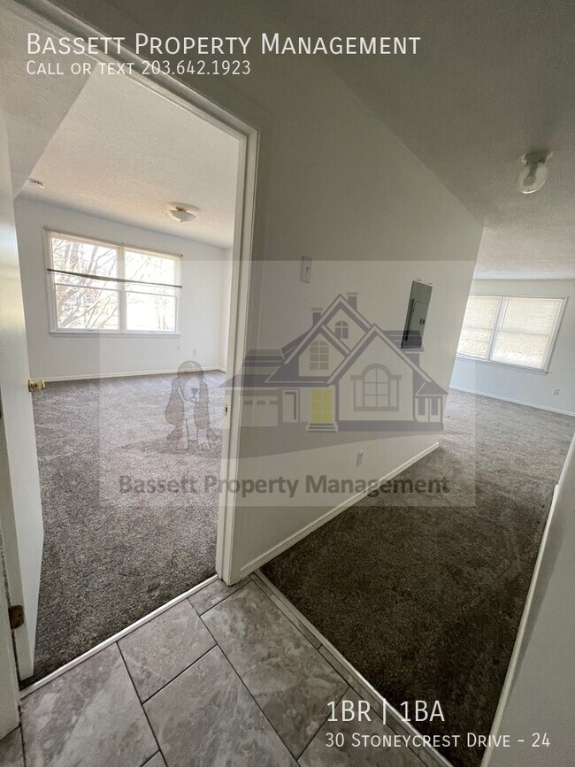 Building Photo - 30 Stoneycrest Dr