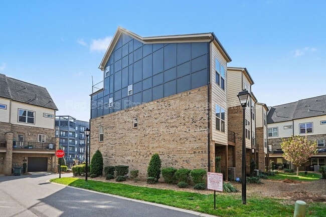 Building Photo - 2905 Grand Union Way