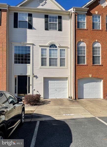 Building Photo - 211 Langley Ct