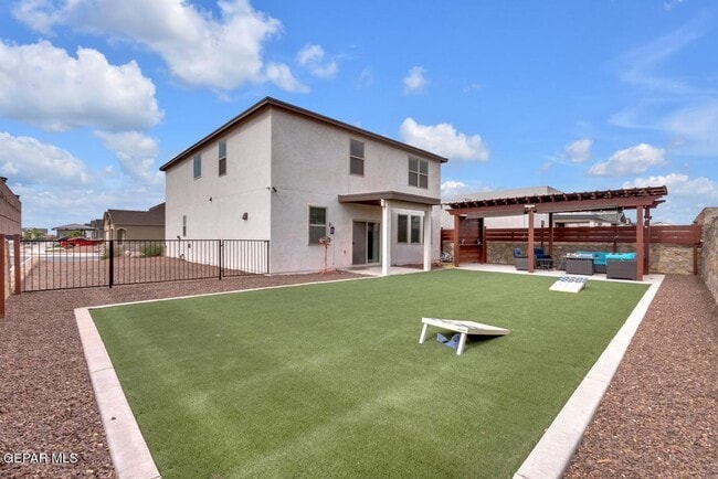 Building Photo - East El Paso 4 bed Refrig A/C