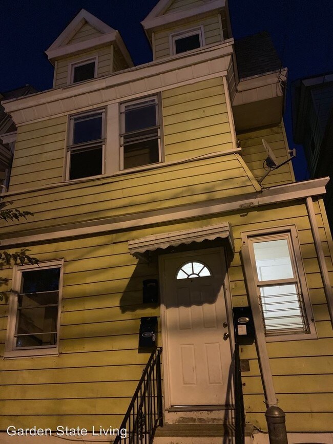 Building Photo - 16 Columbia Ave