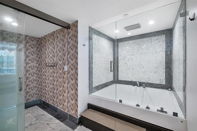 Building Photo - 200 Biscayne Blvd Way