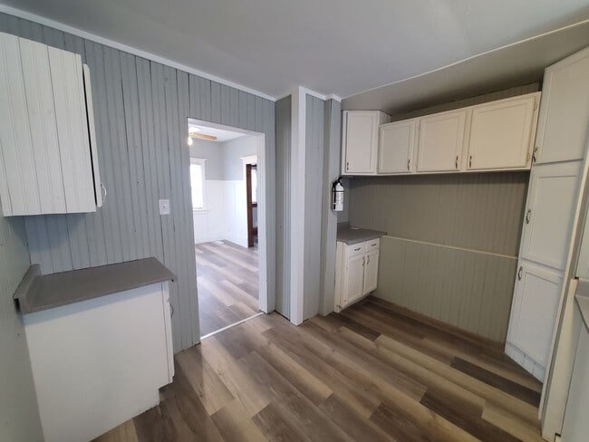Building Photo - FOR RENT- 416 Riehl-Newly Remodeled! Pets ...