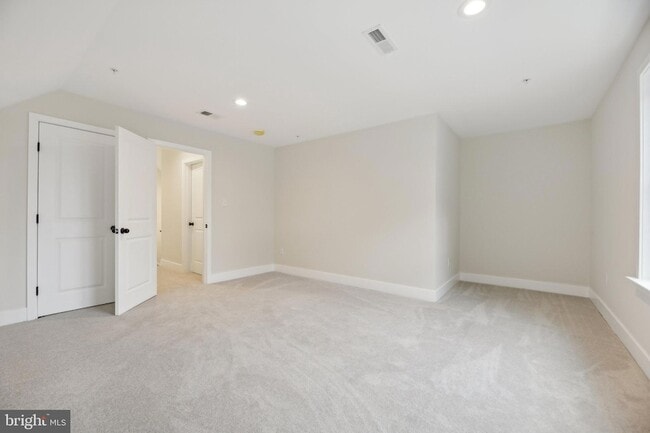 Building Photo - 43 Bennett Ave