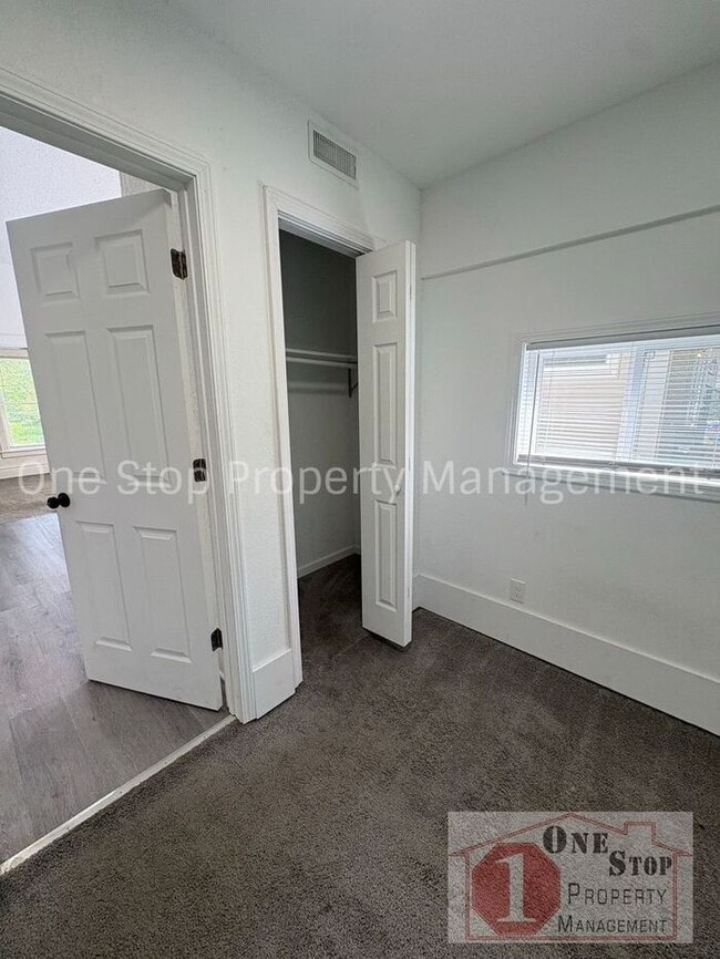 Building Photo - Gorgeous 4 Bedroom, 2 Bath in Independence!